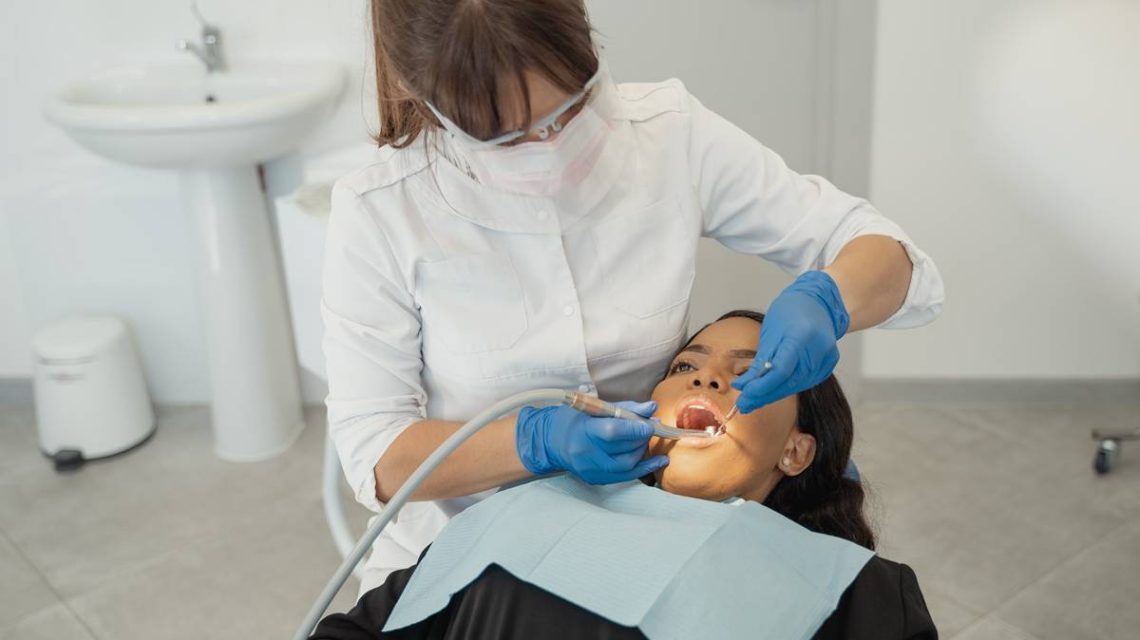 dentista-alicante-odontologia-biologica | SOCIALetic Dentista en Alicante practicando la odontologia biologica, una nueva tendencia muy efectiva que esta teniendo mucho exito en España y en el mundo entero